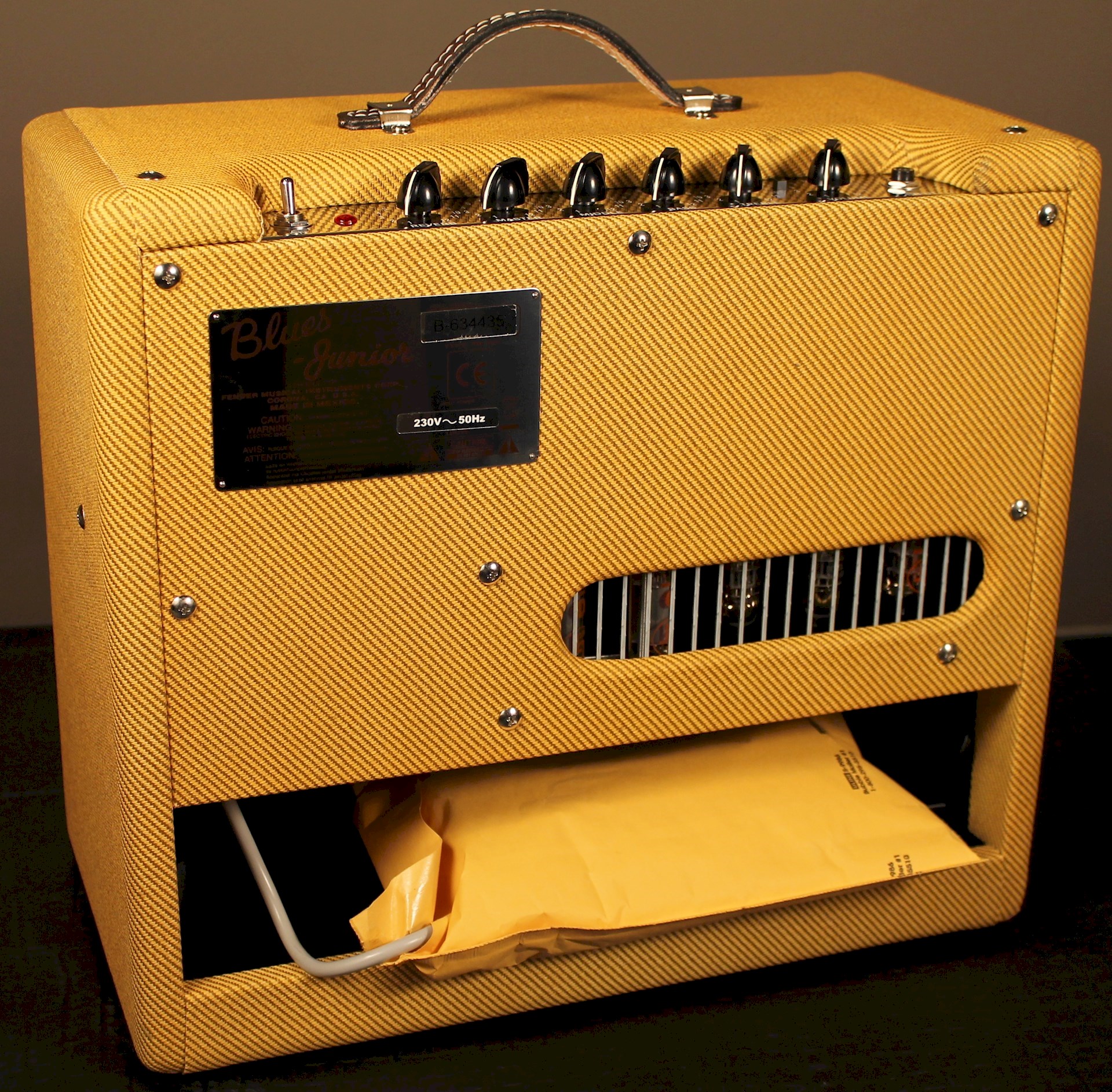 Fender Blues Junior Lacquered Tweed LeftyGuitars